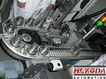 柔性鏈輸送線在醫(yī)藥、機(jī)械零件、食品和飲料工業(yè)中的應(yīng)用是什么？